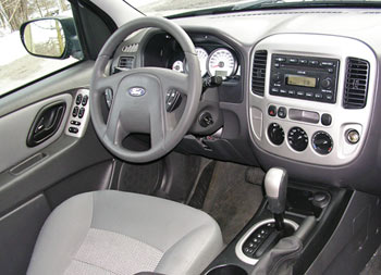 2006 внутренняя часть Ford Escape