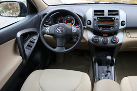 Внутренняя часть Toyota RAV4